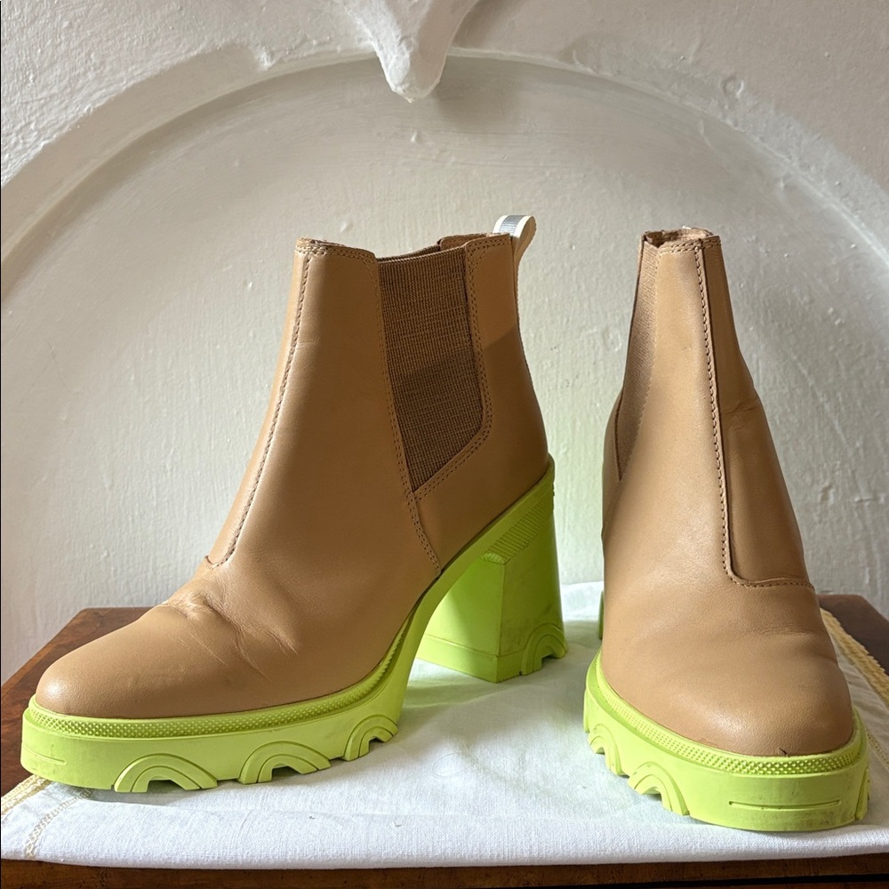 Sorel Tan and Neon Green Women's Ankle Boots- Size U.S. 9.5 - Picture 3 of 5